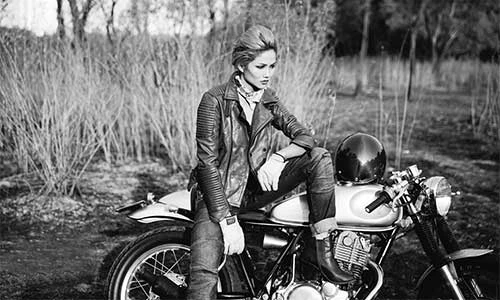 Hoa hậu hoàn vũ H'Hen Niê cá tính bên Yamaha SR400 độ 