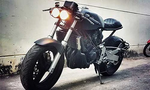 Thợ Sài Gòn “lột xác” Honda Hornet 250 thành cafe racer