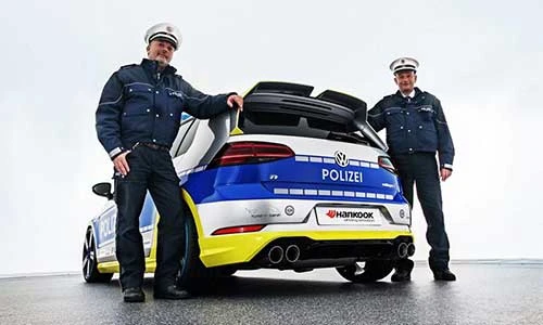 “Xế hộp” Volkswagen Golf R độ hàng khủng của cảnh sát Đức