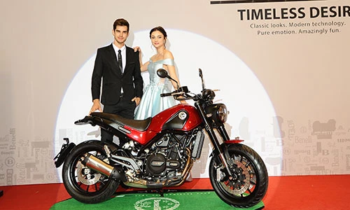 Benelli Leoncino giá 148 triệu "đấu" Ducati Sixty2 tại Việt Nam