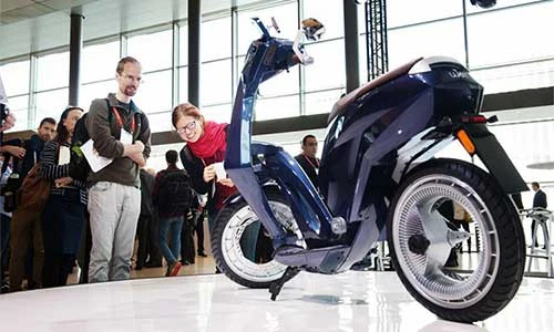 Xe ga chạy điện Ujet thông minh "biến hình" cực đỉnh