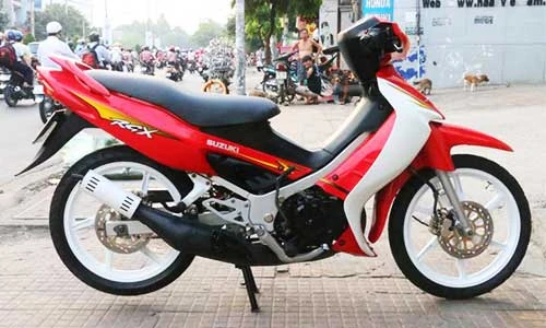 Xe máy Suzuki RGX đời 2003 “thét giá” 888 triệu tại Sài Gòn