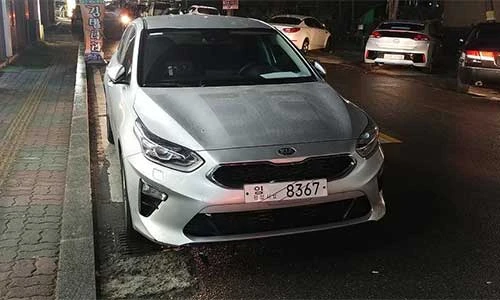 Hatchback Kia Cee'd 2018 lần đầu lộ "ảnh nóng"