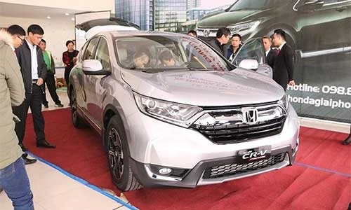 Giá xe Honda CR-V mới bị "kênh" hơn 100 triệu đồng