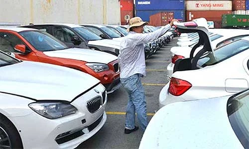 Hơn 600 xe BMW, MINI nằm cảng Sài Gòn sẽ quay về Đức