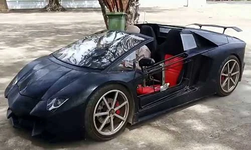 Nông dân độ xe máy thành siêu xe Lamborghini mui trần