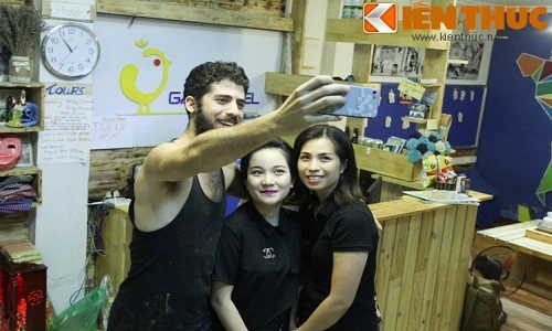 Thăm ngôi nhà của "soái ca râu xồm" tân trang ngõ phố cổ