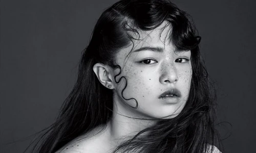 Người mẫu 16 tuổi Hàn Quốc đẹp lạ gây bão mạng