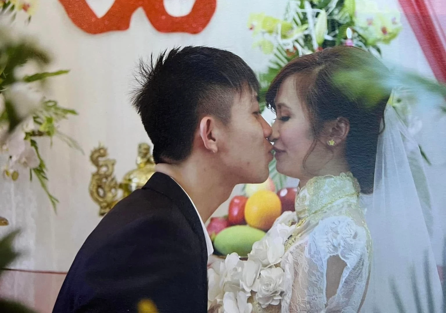 Vợ 2 đại gia Minh Nhựa hé lộ ảnh đám cưới 12 năm trước