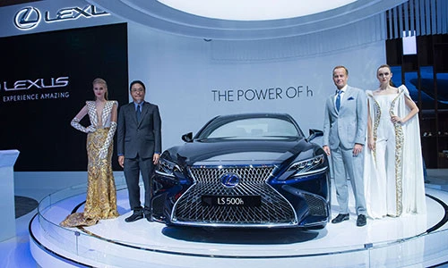 “Soi” dàn xe sang hybird tiền tỷ của Lexus tại VN