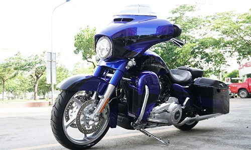 Harley-Davidson CVO Street Glide giá 1,7 tỷ tại Việt Nam