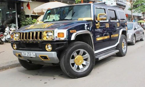 Xe Rolls-Royce và Hummer tiền tỷ, “dát vàng” tại Hà Nội
