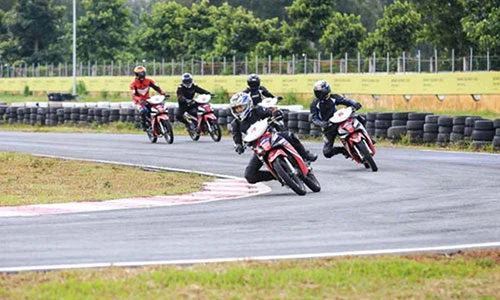 Dàn “xế nổ” Honda tiếp tục đua nóng tại Bình Dương