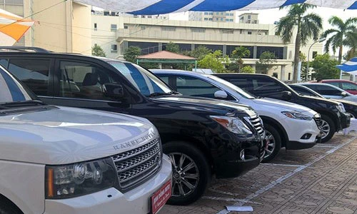 “Soi” xe sang Mercedes và BMW giá chỉ 300 triệu tại VN