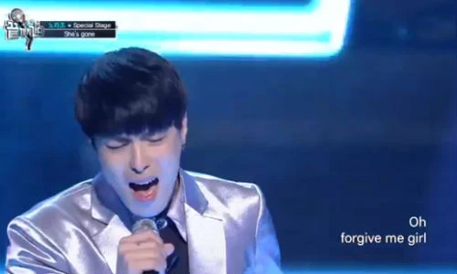 Chàng trai có giọng hát "thiên thần" xôn xao Hàn Quốc