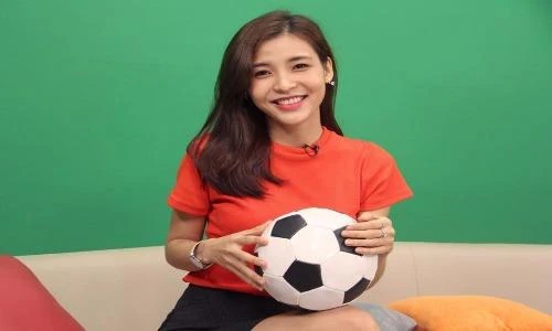 Nữ MC thể thao Việt khoe dáng đẹp hớp hồn khán giả trẻ