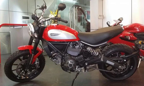 Ducati Scrambler đỏ độc đáo đầu tiên về Việt Nam