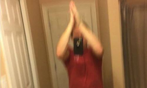 Trào lưu đánh rơi điện thoại khi chụp ảnh tự sướng