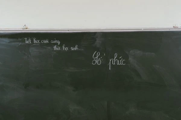 Bộ ảnh bế giảng mùa dịch bệnh, ai nhìn cũng xót xa