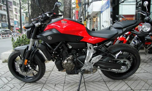 Mổ xẻ mô tô giá mềm Yamaha FZ-07 về Việt Nam