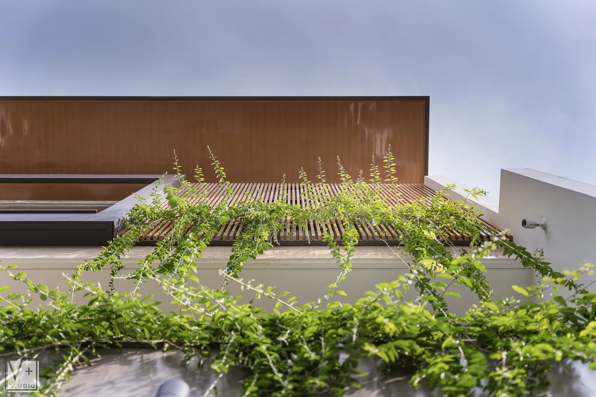 Nhà ống 5 phòng ngủ, có cả gara ô tô ngập tràn ánh sáng 