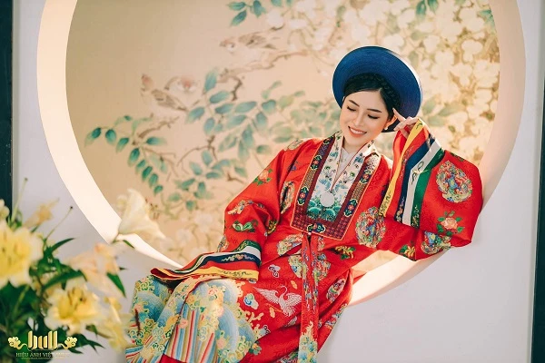 Diện cổ phục, nữ tiếp viên hàng không chiếm trọn cảm tình của netizen