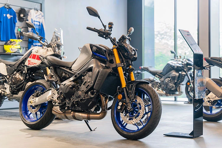 "Soi" showroom môtô phân khối lớn Revzone Yamaha đầu tiên ở Hà Nội