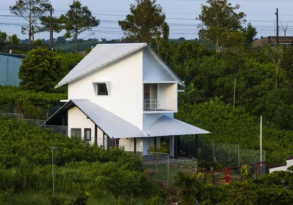 Nhà mái gấp với góc xoay độc nhất vô nhị tại Lâm Đồng