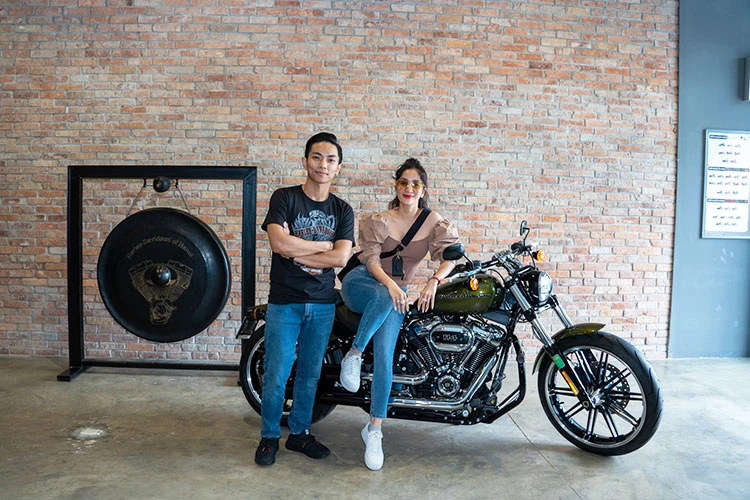 Phan Hiển tậu Harley-Davidson giá 849 triệu, sau 3 HC Vàng SEA Games