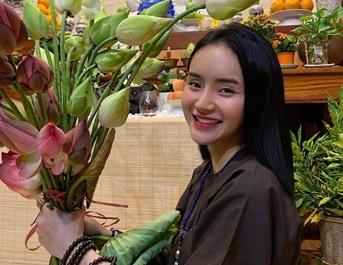 Angela Phương Trinh phát ngôn gây tranh cãi, em gái có phản ứng bất ngờ