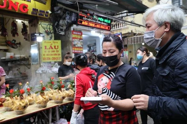 Ngày cuối cùng năm Tân Sửu 2021: “Chợ nhà giàu” Hàng Bè tấp nập người bán, kẻ mua