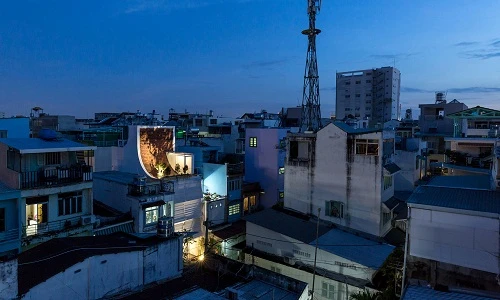 Ngắm nhà ống mái cong đẹp nổi bật giữa Sài Gòn