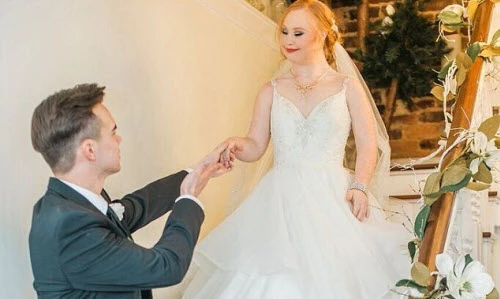 Bộ ảnh cưới siêu lãng mạn của cô dâu bị bệnh down