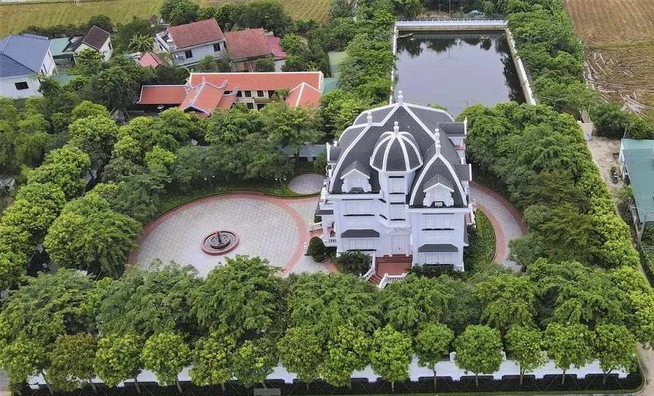 Biệt thự 5.000m2 của cụ bà bán rau xôn xao cộng đồng mạng