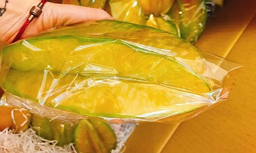 Cận cảnh trái cây khổng lồ Đài Loan gây sốt thị trường Việt