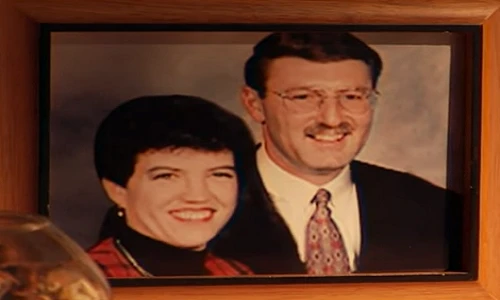 Người chết vạch mặt chồng bằng lá thư trong tủ