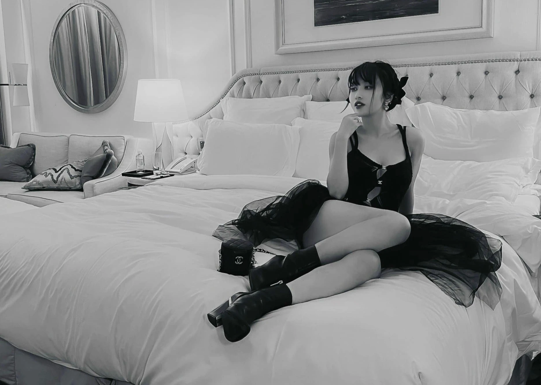 Vợ đại gia Minh Nhựa ngoài đời ăn mặc cực nóng bỏng