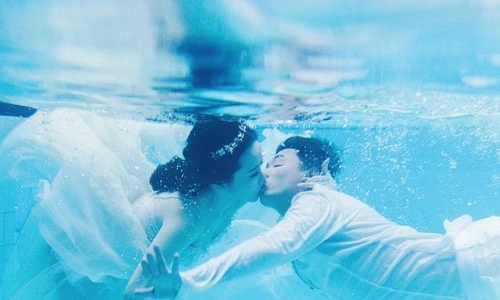 Cuộc sống hạnh phúc của cặp đôi trường RMIT khiến bạn bè "GATO"