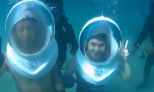 Mê mẩn dịch vụ đi bộ dưới đáy biển ở Nha Trang