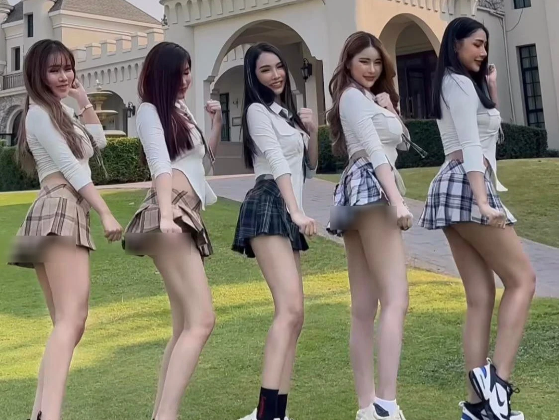 Mặc váy nữ sinh đu trend lắc hông, dàn gái xinh bị ném đá