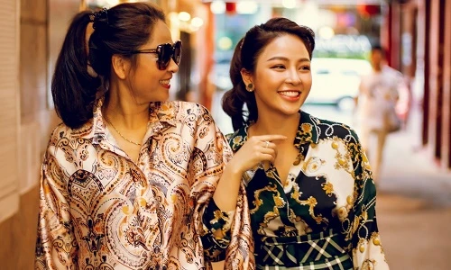 Chán khoe thân nuột nà, hot girl Trâm Anh cho mẹ lên sóng khoe CĐM