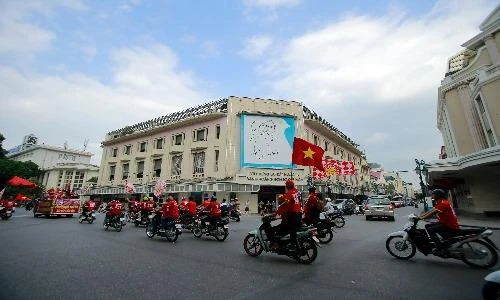 Hội CĐV diễu hành làm nóng trước trận Việt Nam - Malaysia tại AFF Cup 2018