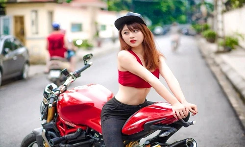 Gặp lại hot girl Hà thành xinh đẹp nổi bật mùa Euro 2016