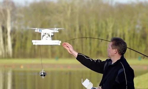 Dùng máy bay không người lái thả mồi câu cá