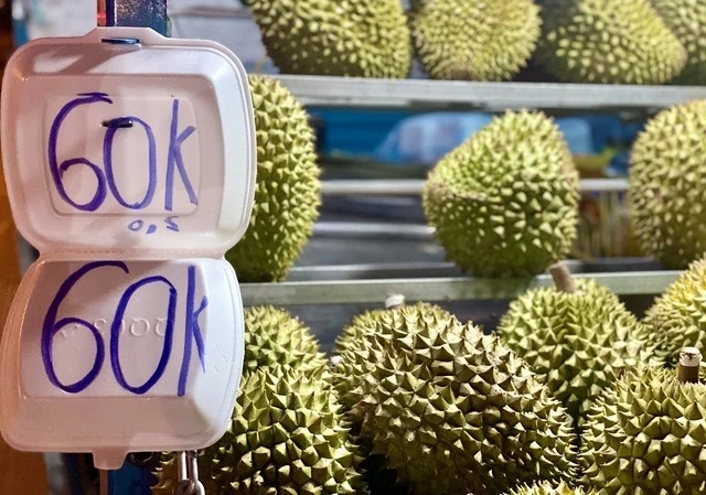 Chiêu câu khách “bá đạo” của hàng rong khiến khách hàng “dính bẫy” 