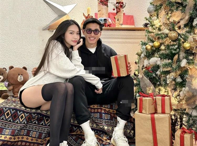 Diện quần siêu ngắn, bạn gái Đoàn Văn Hậu gây chú ý