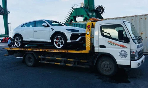 Siêu SUV Lamborghi Urus đầu tiên cập bến Việt Nam