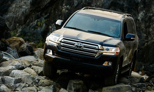 Cận cảnh Toyota Land Cruiser 2019 nâng cấp mới