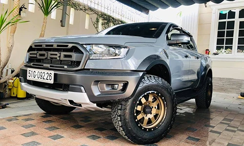 Bán tải Ford Ranger Raptor đầu tiên "dao kéo" tại Sài Gòn