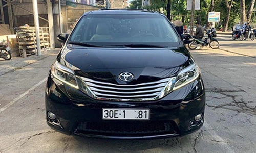 Xe Toyota Sienna “dùng chán” bán vẫn hơn 3 tỷ tại Hà Nội